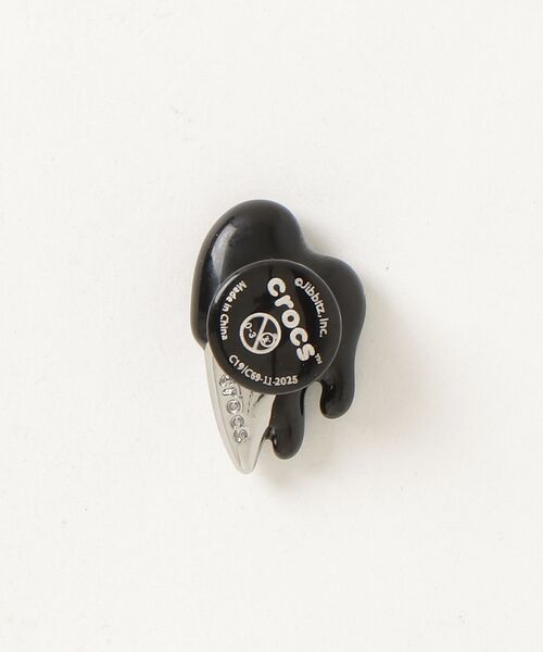 atmos(アトモス)の「crocs Silver and Black Enamel Heart / クロックス シルバーアンドブラックエナメルハート(シューズアクセサリー・レディース・マルチ・FREE)」の2枚目の写真