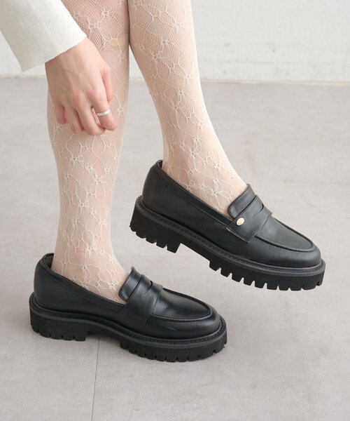 mystic(ミスティック)の「チャーム付きボリュームローファー(その他シューズ・レディース・ブラック/ダークブラウン・38/36/37)」の1枚目の写真