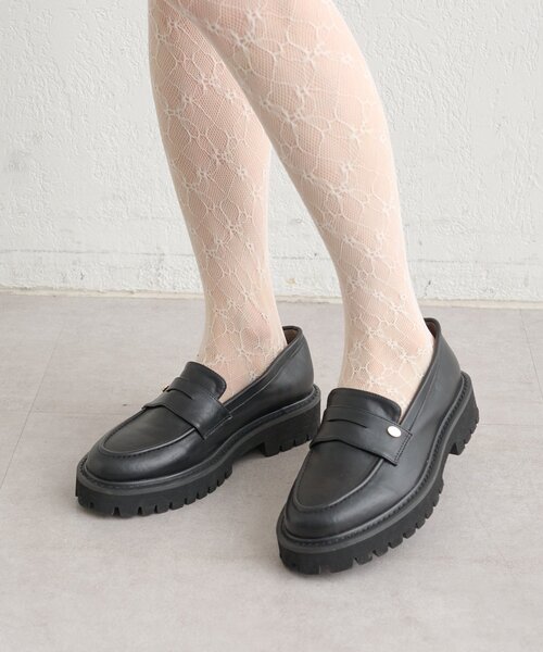 mystic(ミスティック)の「チャーム付きボリュームローファー(その他シューズ・レディース・ブラック/ダークブラウン・38/36/37)」の4枚目の写真