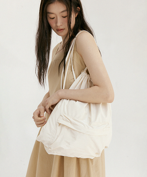 LINGSEOUL(リングソウル)の「string backpack-ivory(バックパック/リュック・レディース・その他・FREE)」の1枚目の写真