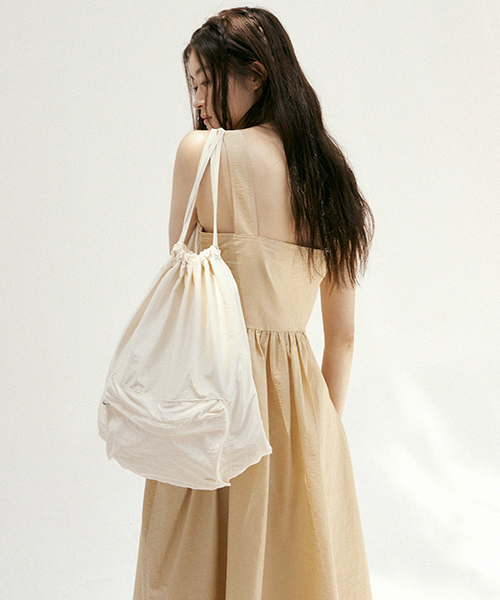 LINGSEOUL(リングソウル)の「string backpack-ivory(バックパック/リュック・レディース・その他・FREE)」の2枚目の写真