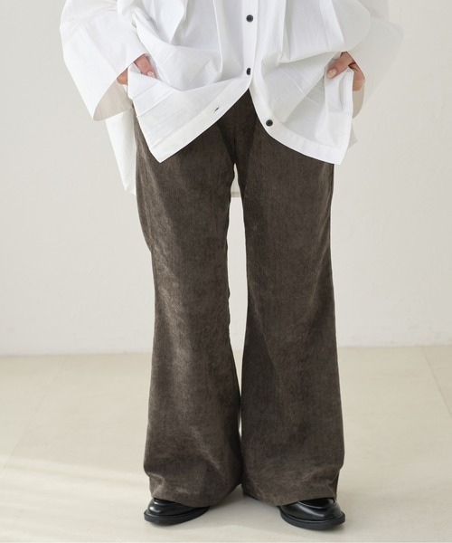 apres jour clair（アプレジュールクレア）の「【apres jour clair】ベロアフレアパンツ（その他パンツ・レディース・ブラック/アイボリー/ダークブラウン・SMALL/LARGE/MEDIUM）」の5枚目の写真