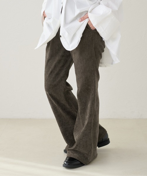 apres jour clair（アプレジュールクレア）の「【apres jour clair】ベロアフレアパンツ（その他パンツ・レディース・ブラック/アイボリー/ダークブラウン・SMALL/LARGE/MEDIUM）」の4枚目の写真