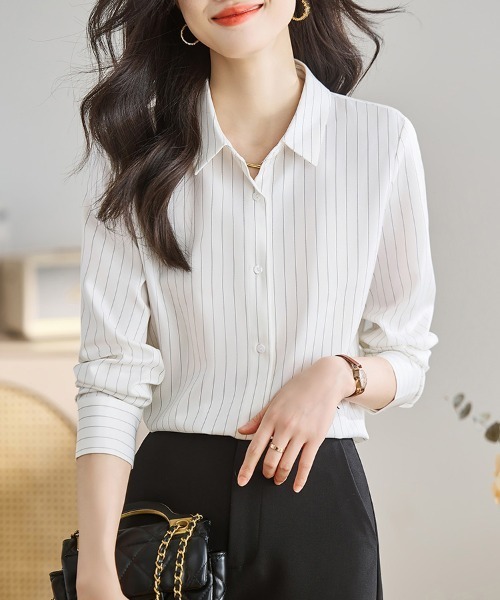 ReRe(リリ)の「ピンストライプシャツ(シャツ/ブラウス・レディース・ホワイト/ブラック・MEDIUM/LARGE/X-LARGE)」の4枚目の写真