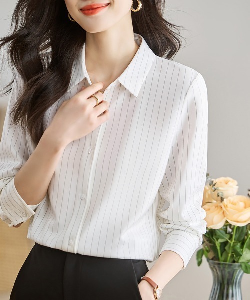 ReRe(リリ)の「ピンストライプシャツ(シャツ/ブラウス・レディース・ホワイト/ブラック・MEDIUM/LARGE/X-LARGE)」の5枚目の写真