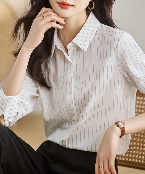 ReRe(リリ)の「ピンストライプシャツ(シャツ/ブラウス・レディース・ホワイト/ブラック・MEDIUM/LARGE/X-LARGE)」の7枚目の写真