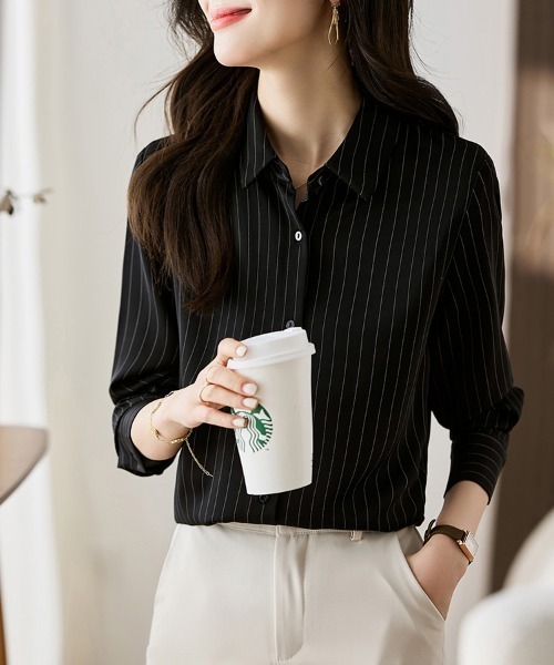 ReRe(リリ)の「ピンストライプシャツ(シャツ/ブラウス・レディース・ホワイト/ブラック・MEDIUM/LARGE/X-LARGE)」の12枚目の写真