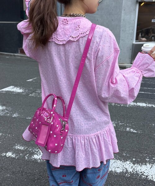 HELLO.SANFRANCISCO（ハローサンフランシスコ）の「【HELLO.SANFRANCISCO/ハローサンフランシスコ】ハートプリントエナメルミニボストンBAG（ボストンバッグ・レディース・イエロー/ピンク/ホワイト・ONE SIZE）」の4枚目の写真