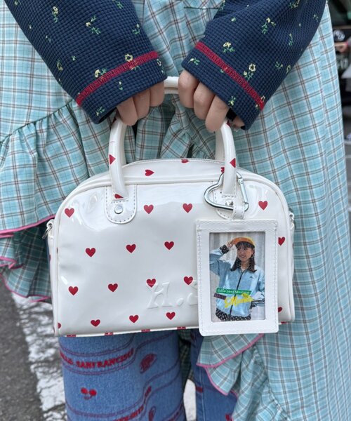 HELLO.SANFRANCISCO（ハローサンフランシスコ）の「【HELLO.SANFRANCISCO/ハローサンフランシスコ】ハートプリントエナメルミニボストンBAG（ボストンバッグ・レディース・イエロー/ピンク/ホワイト・ONE SIZE）」の10枚目の写真