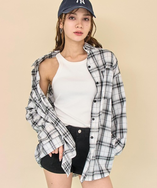 ANAP(アナップ)の「Wポケットオンブレチェックオーバーサイズシャツ(シャツ/ブラウス・レディース・ホワイト/ブラック・F)」の1枚目の写真