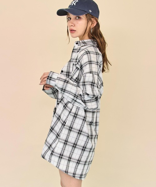 ANAP(アナップ)の「Wポケットオンブレチェックオーバーサイズシャツ(シャツ/ブラウス・レディース・ホワイト/ブラック・F)」の5枚目の写真
