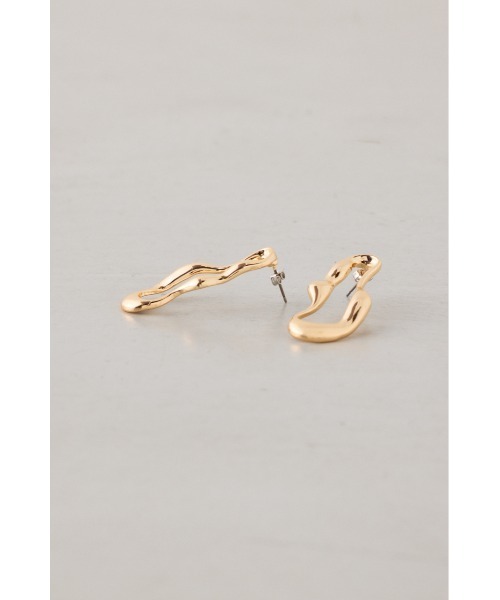 AZUL by moussy(アズールバイマウジー)の「ウェイビーサークルピアス(ピアス(両耳用)・レディース・シルバー/ゴールド系その他・FREE)」の7枚目の写真