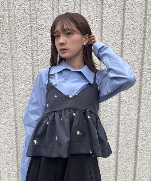 merrylatte(メリーラテ)の「FLOWER CAMISOLE【IROHANI】(キャミソール・レディース・グレー/ネイビー・FREE)」の2枚目の写真