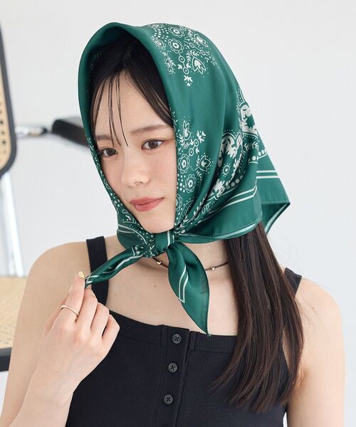 earth music&ecology(アースミュージックアンドエコロジー)の「ボタニカル柄スカーフ(70×70)(バンダナ/スカーフ・レディース・アイボリー/グリーン/ベージュ・FREE)」の4枚目の写真