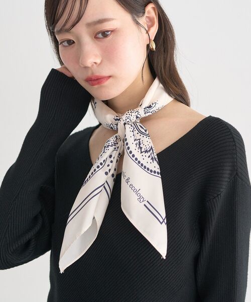 earth music&ecology(アースミュージックアンドエコロジー)の「ボタニカル柄スカーフ(70×70)(バンダナ/スカーフ・レディース・アイボリー/グリーン/ベージュ・FREE)」の19枚目の写真