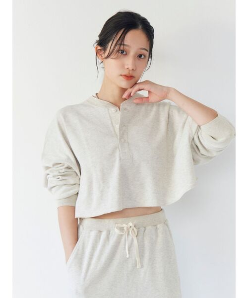 Ungrid（アングリッド）の「FAITH別注 ヘンリーネックショートロングスリーブTee（Tシャツ/カットソー・レディース・その他1/アイボリー/チャコールグレー・FREE）」の17枚目の写真