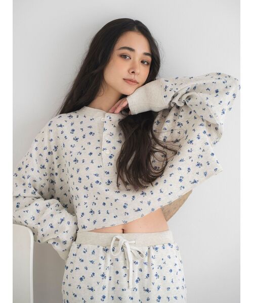 Ungrid（アングリッド）の「FAITH別注 ヘンリーネックショートロングスリーブTee（Tシャツ/カットソー・レディース・その他1/アイボリー/チャコールグレー・FREE）」の11枚目の写真