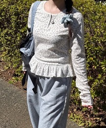 nemne store（ネンネストア）の「コバナ柄テレコ裾フリル（Tシャツ/カットソー）」