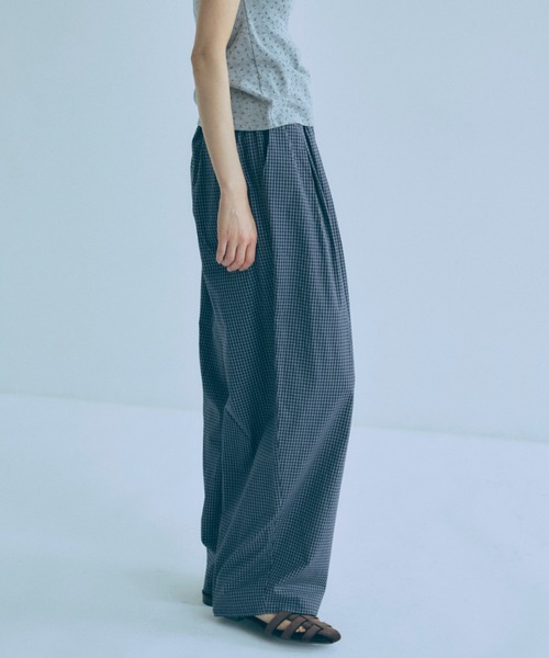 EN NEUME（エンノイム）の「Airy Check Tuck Easy-Pants（その他パンツ・レディース・ブルー/ベージュ/ネイビー・0/1）」の17枚目の写真