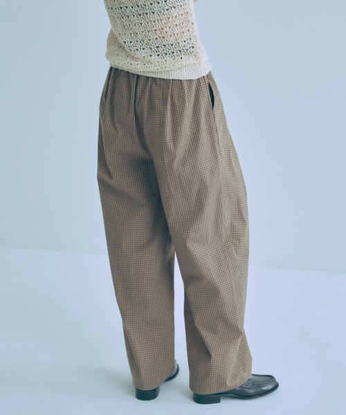EN NEUME（エンノイム）の「Airy Check Tuck Easy-Pants（その他パンツ・レディース・ブルー/ベージュ/ネイビー・0/1）」の6枚目の写真