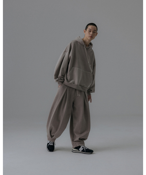 ANGLAN(アングラン)の「Valley Tuck Sweat Balloon Hoodie - Washed Beige(パーカー・メンズ・その他・1/2)」の4枚目の写真