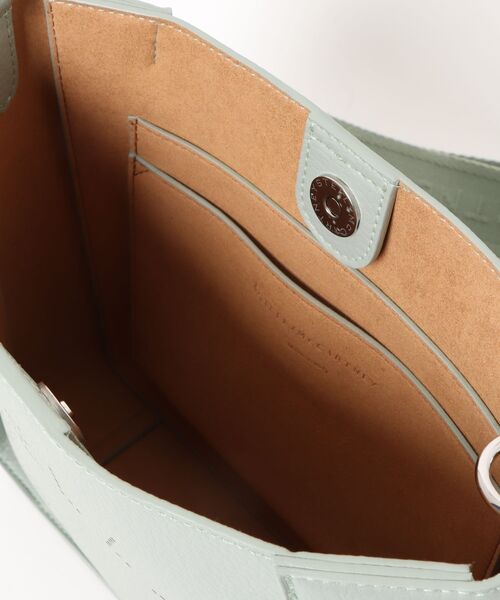 STELLA McCARTNEY（ステラマッカートニー）の「Logo Square Crossbody Bag / ロゴ スクエア クロスボディ バッグ（ショルダーバッグ・レディース・ライトグリーン・ONE SIZE）」の2枚目の写真