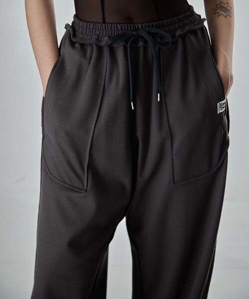 Maison MIHARA YASUHIRO(メゾンミハラヤスヒロ)の「【MIHARA YASUHIRO/ミハラヤスヒロ】INSIDE OUT PANTS/インサイドアウトパンツ(その他パンツ・レディース・ダークグレー/ブラック・36/38)」の9枚目の写真