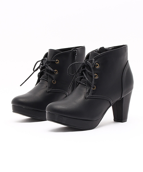 one after another NICE CLAUP（ワンアフターアナザーナイスクラップ）の「【ナイスクラップ】春のレースアップショートブーツ（ブーティ・レディース・ブラック/ライトベージュ/ブラウン・MEDIUM/LARGE/SMALL）」の2枚目の写真