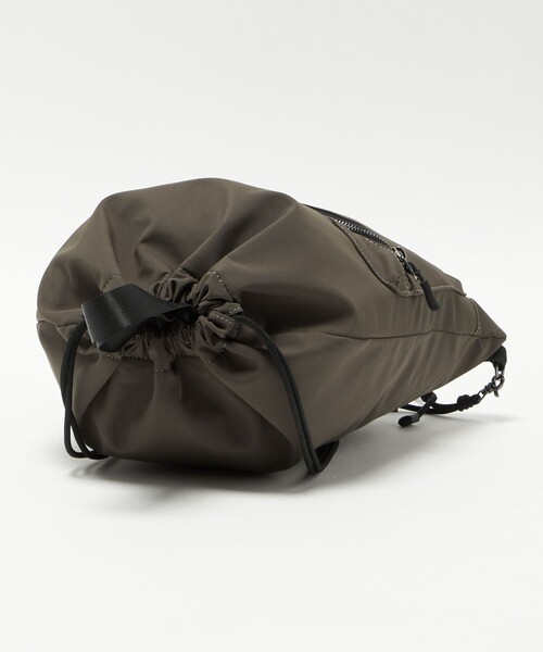 green label relaxing（グリーンレーベルリラクシング）の「【WEB限定】マット リップストップ ナップサック バッグ -撥水-（バックパック/リュック・メンズ・ダークブラウン/ブラック・FREE）」の7枚目の写真