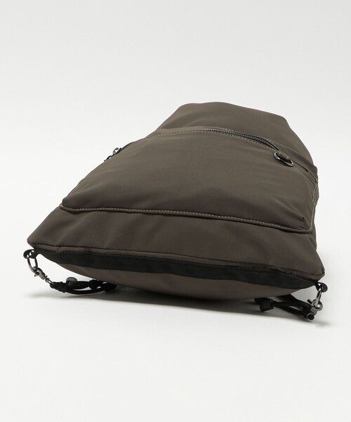 green label relaxing（グリーンレーベルリラクシング）の「【WEB限定】マット リップストップ ナップサック バッグ -撥水-（バックパック/リュック・メンズ・ダークブラウン/ブラック・FREE）」の8枚目の写真