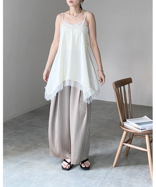 She's Closet(シーズクローゼット)の「アシンメトリー ヘム ロング丈 サテンレースキャミソール チュニック(キャミソール・レディース・アイボリー/ベージュ/ブラック・FREE)」の12枚目の写真