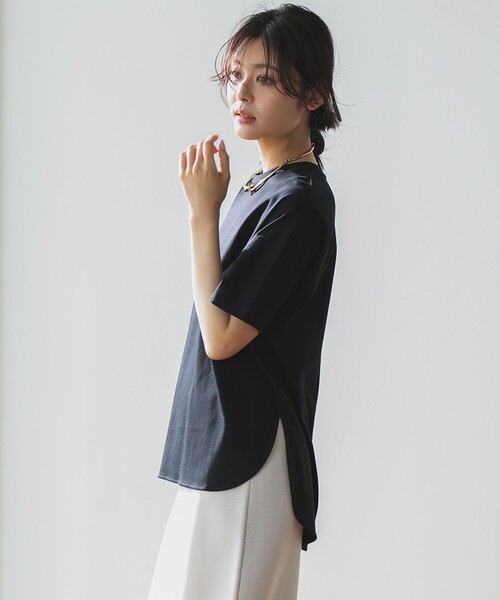 UNFILO（アンフィーロ）の「BEAUTY FORM-T cotton フォルムTシャツ（Tシャツ/カットソー・レディース・グレー系/ブラック系/ベージュ系/ホワイト系・MEDIUM/LARGE/SMALL）」の8枚目の写真