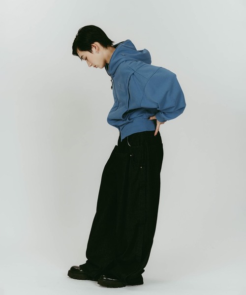 Knuth Marf(クヌースマーフ)の「Knuth Marf/クヌースマーフ pierced hooded sweatshirt(パーカー・レディース・ブルー/チャコールグレー・FREE)」の13枚目の写真