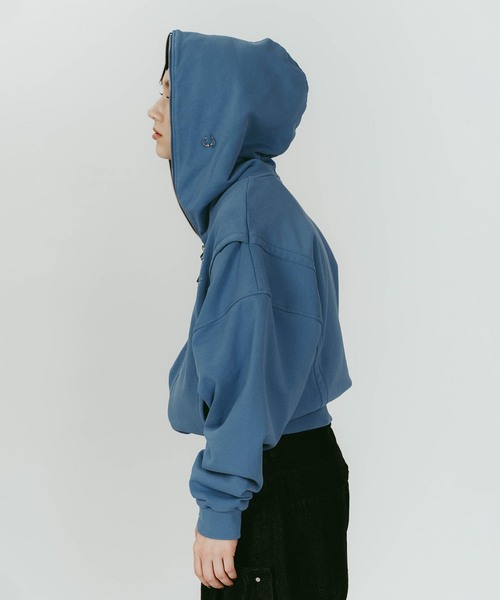 Knuth Marf(クヌースマーフ)の「Knuth Marf/クヌースマーフ pierced hooded sweatshirt(パーカー・レディース・ブルー/チャコールグレー・FREE)」の17枚目の写真