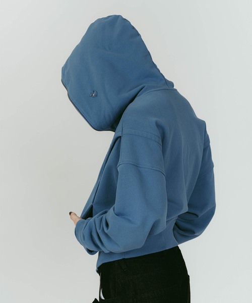 Knuth Marf(クヌースマーフ)の「Knuth Marf/クヌースマーフ pierced hooded sweatshirt(パーカー・レディース・ブルー/チャコールグレー・FREE)」の18枚目の写真