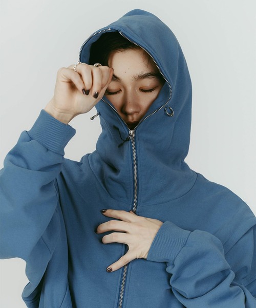 Knuth Marf(クヌースマーフ)の「Knuth Marf/クヌースマーフ pierced hooded sweatshirt(パーカー・レディース・ブルー/チャコールグレー・FREE)」の19枚目の写真