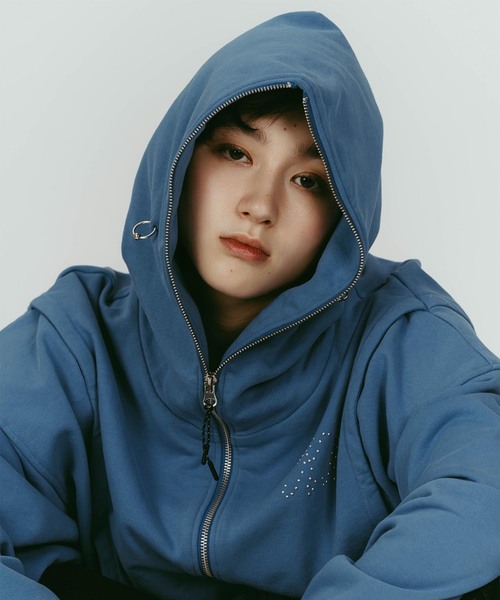 Knuth Marf(クヌースマーフ)の「Knuth Marf/クヌースマーフ pierced hooded sweatshirt(パーカー・レディース・ブルー/チャコールグレー・FREE)」の20枚目の写真
