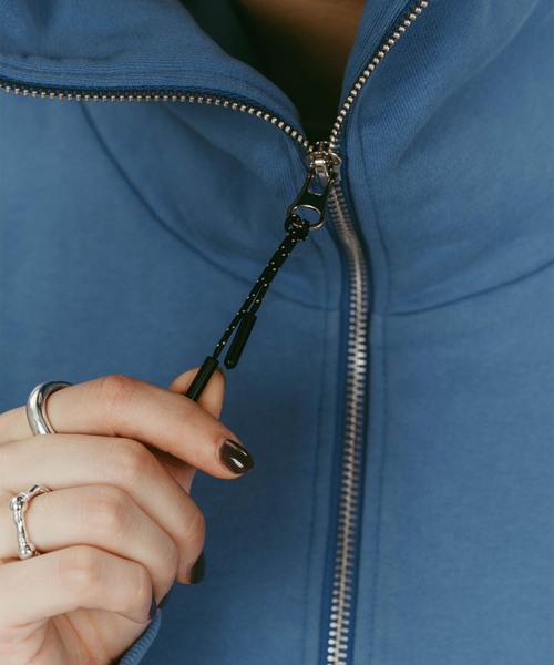 Knuth Marf(クヌースマーフ)の「Knuth Marf/クヌースマーフ pierced hooded sweatshirt(パーカー・レディース・ブルー/チャコールグレー・FREE)」の22枚目の写真