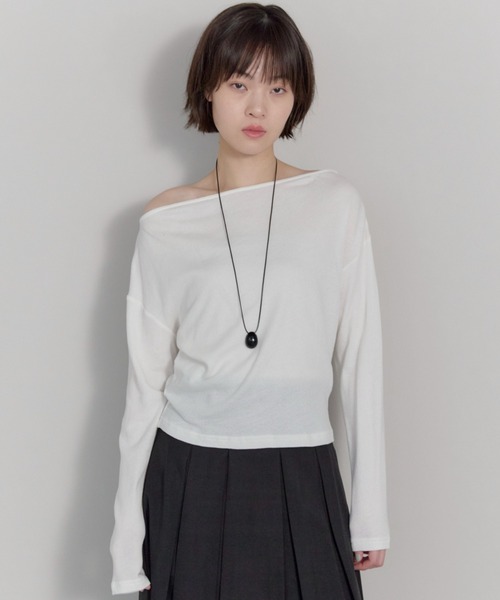 leimn(レイムン)の「オフショルシアースウェット(Tシャツ/カットソー・レディース・ホワイト/ブラック/チャコールグレー・FREE)」の2枚目の写真