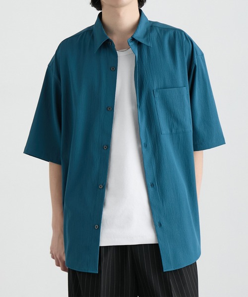 MONO-MART（モノマート）の「＜接触冷感/UVカット＞ルーズシルエット 楊柳 レギュラーカラー 半袖シャツ（シャツ/ブラウス・メンズ・チャコール/ネイビー/ホワイト/ライトグレー/ダークブラウン/ブラック/レッド系/ブルーグリーン・S/M/L）」の7枚目の写真