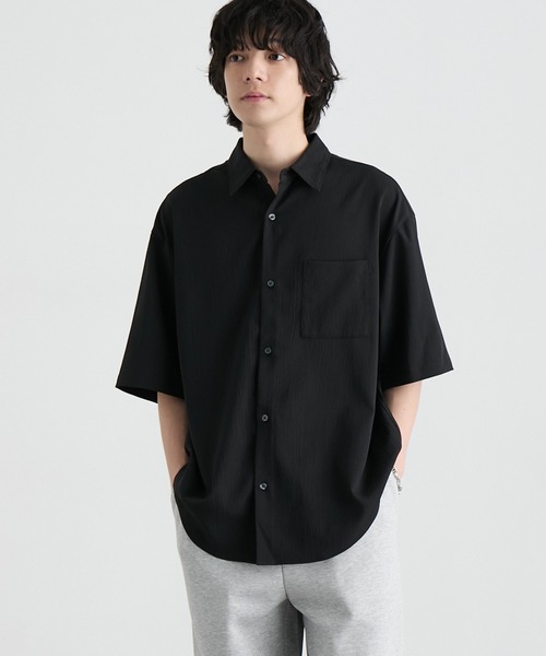 MONO-MART（モノマート）の「＜接触冷感/UVカット＞ルーズシルエット 楊柳 レギュラーカラー 半袖シャツ（シャツ/ブラウス・メンズ・チャコール/ネイビー/ホワイト/ライトグレー/ダークブラウン/ブラック/レッド系/ブルーグリーン・S/M/L）」の15枚目の写真