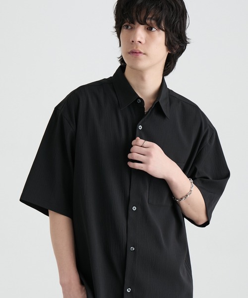 MONO-MART（モノマート）の「＜接触冷感/UVカット＞ルーズシルエット 楊柳 レギュラーカラー 半袖シャツ（シャツ/ブラウス・メンズ・チャコール/ネイビー/ホワイト/ライトグレー/ダークブラウン/ブラック/レッド系/ブルーグリーン・S/M/L）」の21枚目の写真