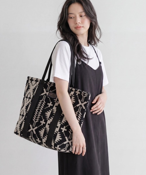 PENDLETON(ペンドルトン)の「【PE3】【PENDLETON/ペンドルトン】GOBELINS LARGE TOTE BAG Native Pattern Big Tote PDT-000-261009(トートバッグ・メンズ・ブルー/ブラック・FREE)」の1枚目の写真