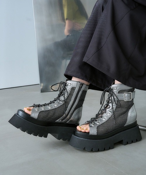 HARE（ハレ）の「サイドベルトメッシュレースアップブーサン(HARE)（サンダル・レディース・ブラック/シルバー/ブラック系その他・MEDIUM/LARGE/SMALL）」の3枚目の写真
