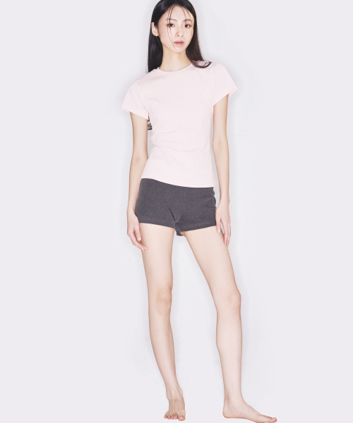 A.R.U(エイアールユー)の「ESSENTIAL TEE(Tシャツ/カットソー・レディース・アイボリー/ブラック/Beige/ネイビー/PINK・SMALL/MEDIUM)」の7枚目の写真