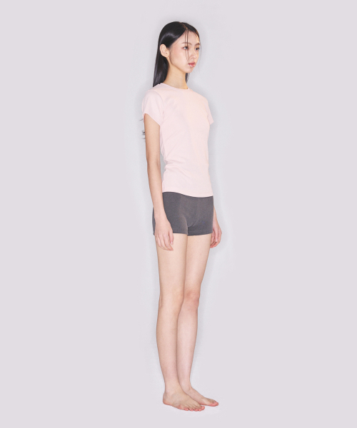 A.R.U(エイアールユー)の「ESSENTIAL TEE(Tシャツ/カットソー・レディース・アイボリー/ブラック/Beige/ネイビー/PINK・SMALL/MEDIUM)」の8枚目の写真