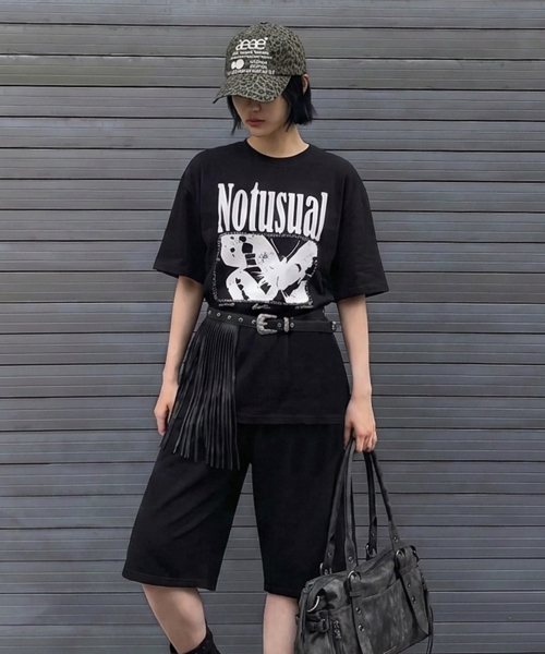 NOTUSUAL(ノットユージュアル)の「バタフライオーバーサイズ半袖Tシャツ4色(Tシャツ/カットソー・レディース・ネイビー/ホワイト/ブラック/ホワイト×グレー・SMALL/MEDIUM/LARGE/X-LARGE)」の5枚目の写真