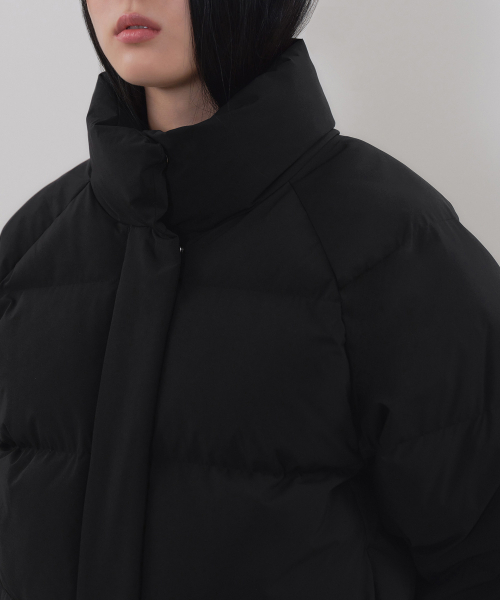 MUSINSA STANDARD WOMAN（ムシンサスタンダードウーマン）の「ウィメンズデイリープファーラグランショートパディングジャケット[ブラック]（ダウンジャケット/コート・レディース・その他・X-SMALL/LARGE/MEDIUM）」の4枚目の写真