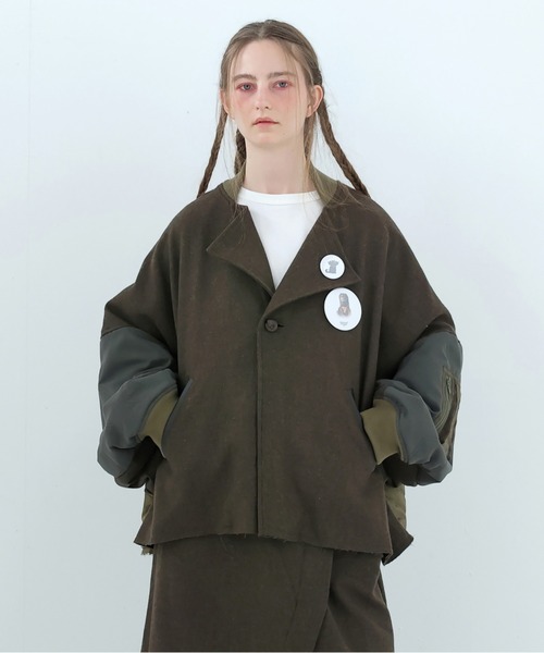 BEDSIDEDRAMA(ベットサイドドラマ)の「Dreamin' Mix Poncho Short Coat(MA-1・レディース・カーキ/ブラック・2/1)」の1枚目の写真
