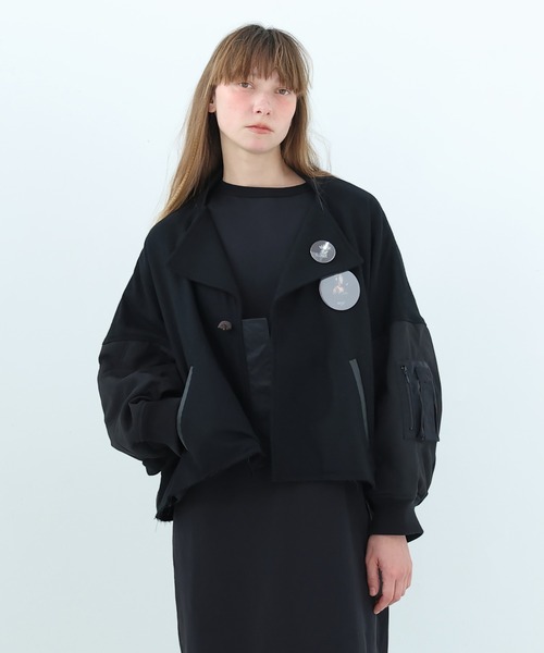 BEDSIDEDRAMA(ベットサイドドラマ)の「Dreamin' Mix Poncho Short Coat(MA-1・レディース・カーキ/ブラック・2/1)」の2枚目の写真